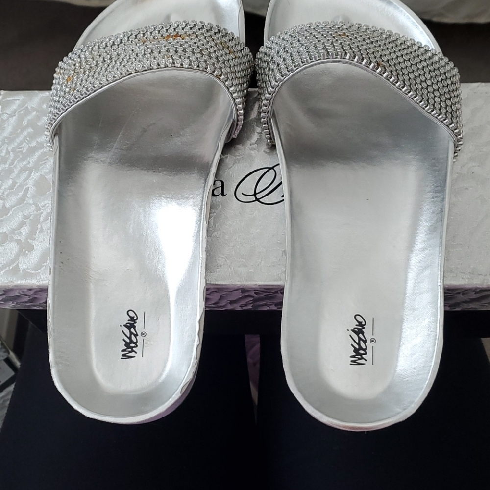 Mossimo sliver slides